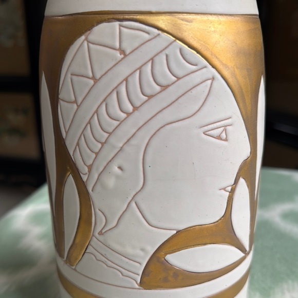 Italy terra cotta pottery art vase Gold and cream colored feminine design - Picture 2 of 9